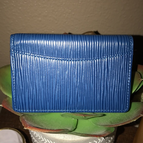 Louis Vuitton Epi Leather Card Holder - Picture 5 of 9